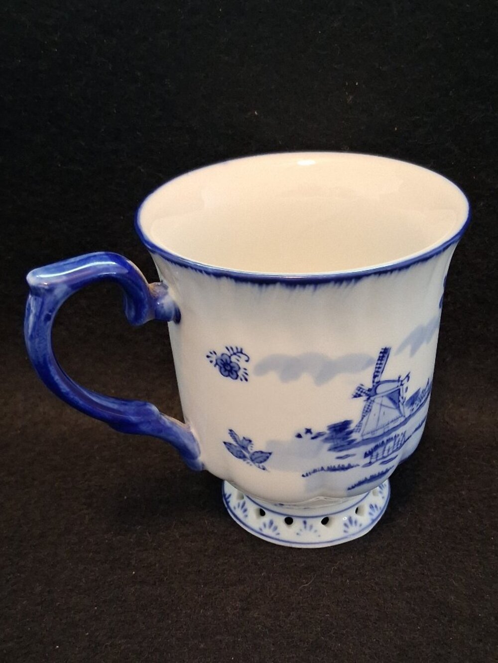 Vintage 1970/80s Royal Twickel Holland Handpainted Delft B&W Windmill Footed Cup - Picture 3 of 7